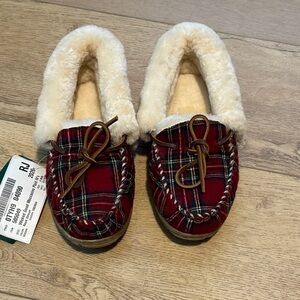 L.L. Bean Wicked Good Moccasin Slippers 9